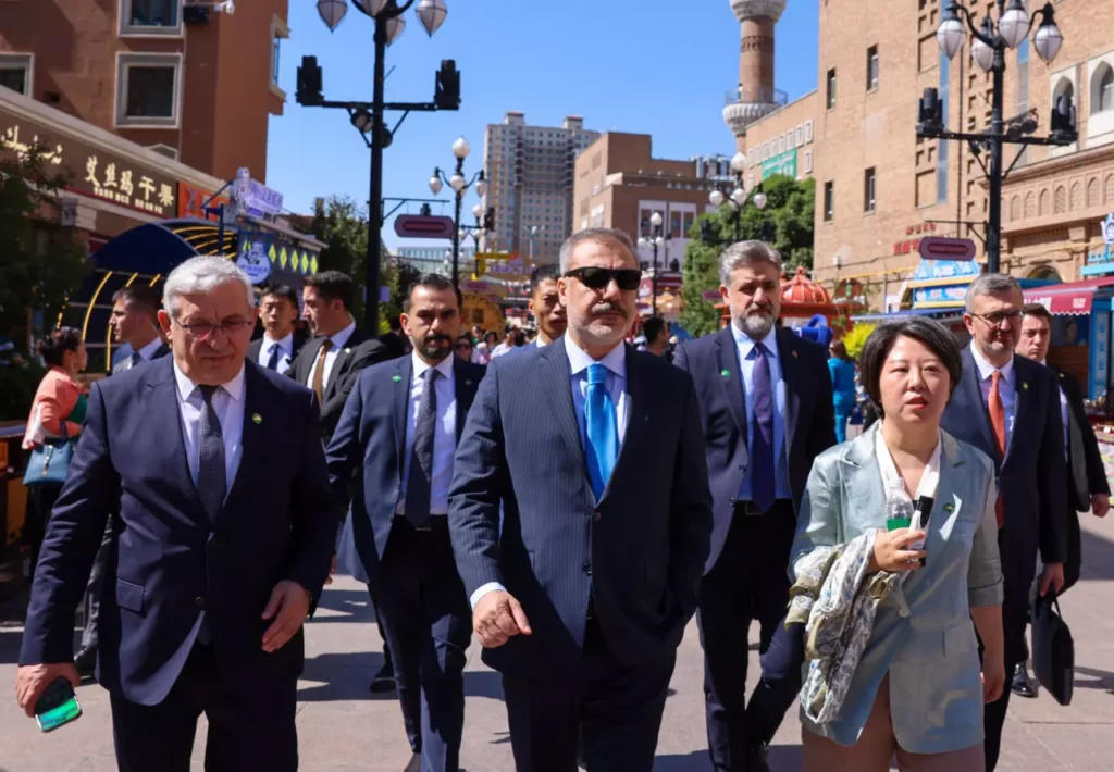 Hakan Fidan'ın Uygur Bölgesi Ziyaretinin Olumlu ve Olumsuz Tarafları